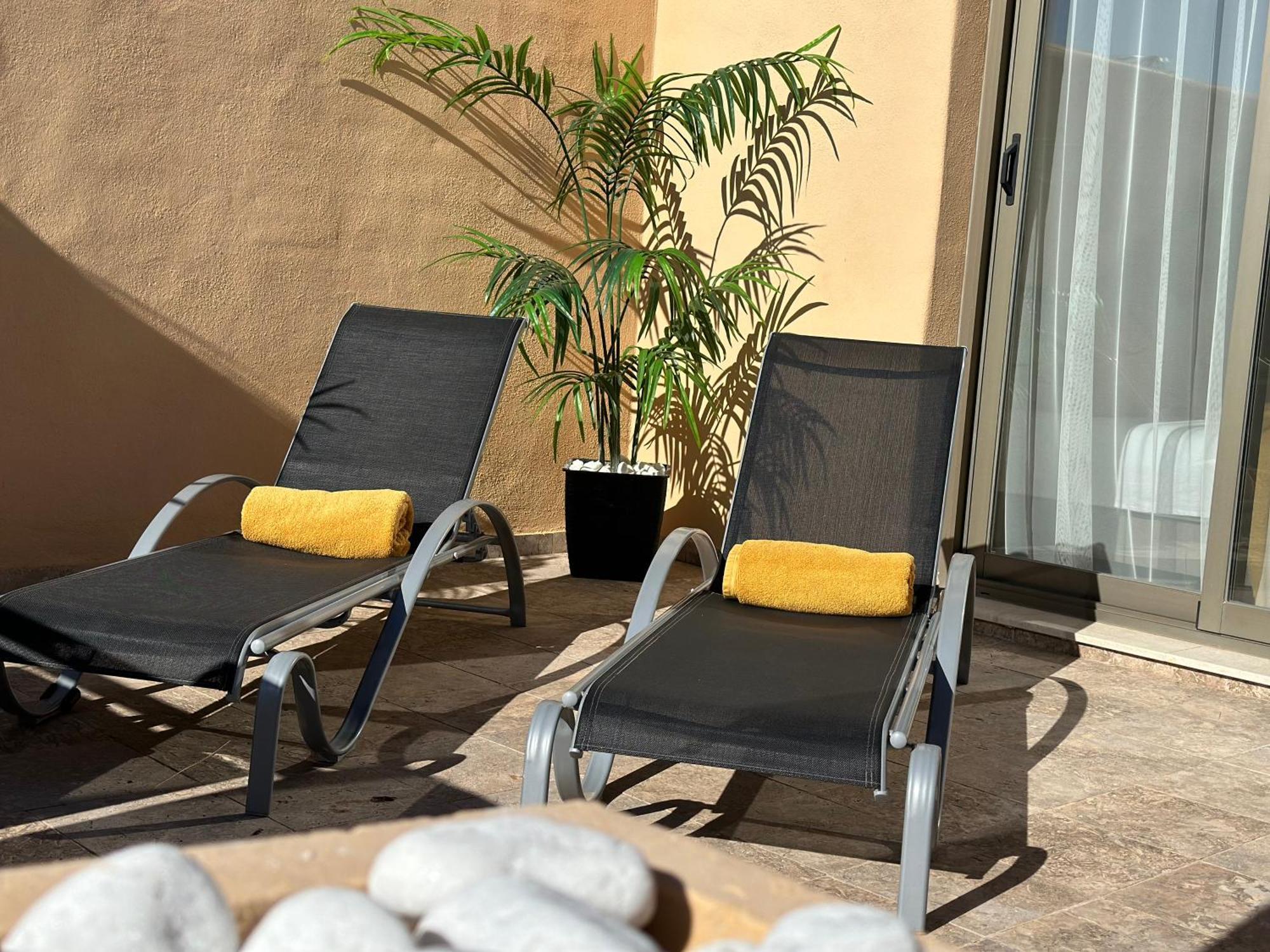 Charming 2 Bed In Quartiers Marbella Apartamento Estepona